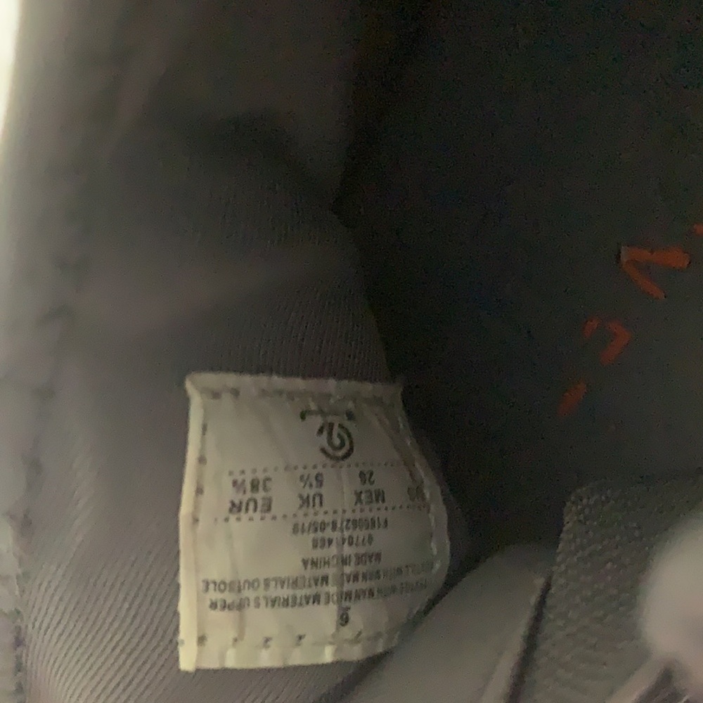 Sneakers. Lightweight. - Picture 2 of 3